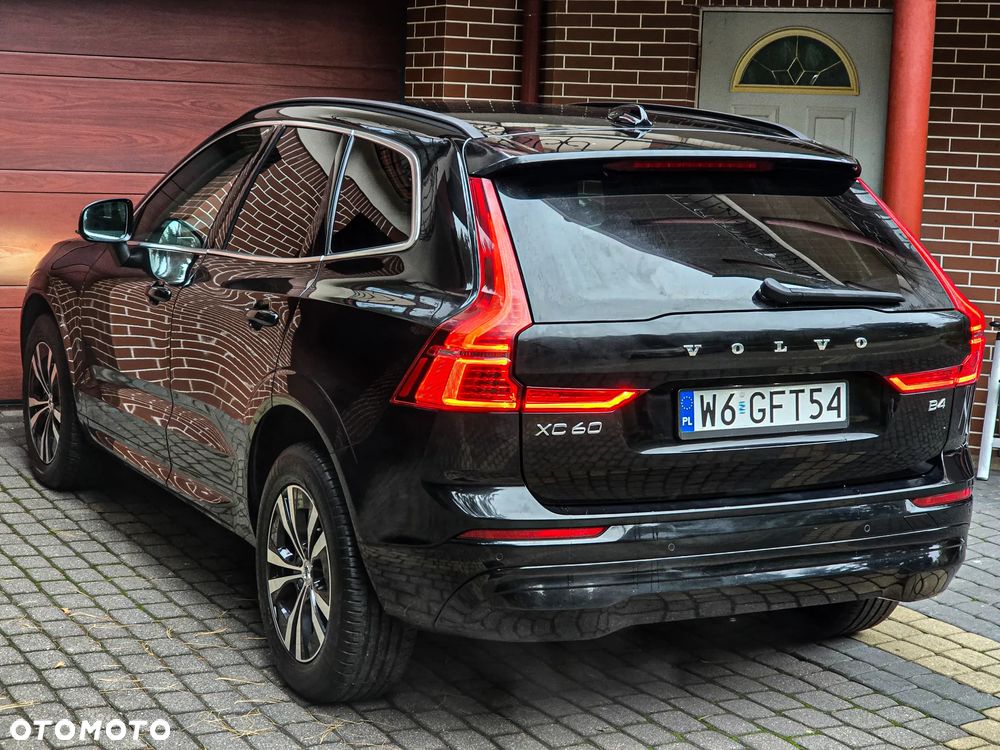 Volvo XC 60 B4 B Momentum Pro - 4