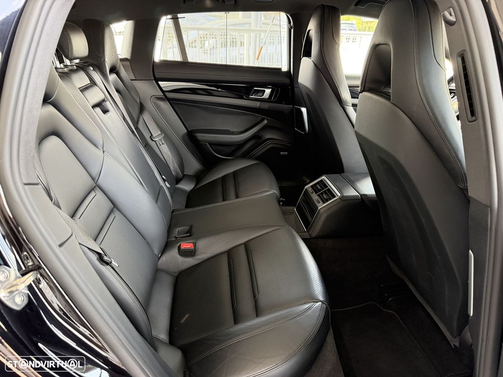 Porsche Panamera 4 E-Hybrid - 28