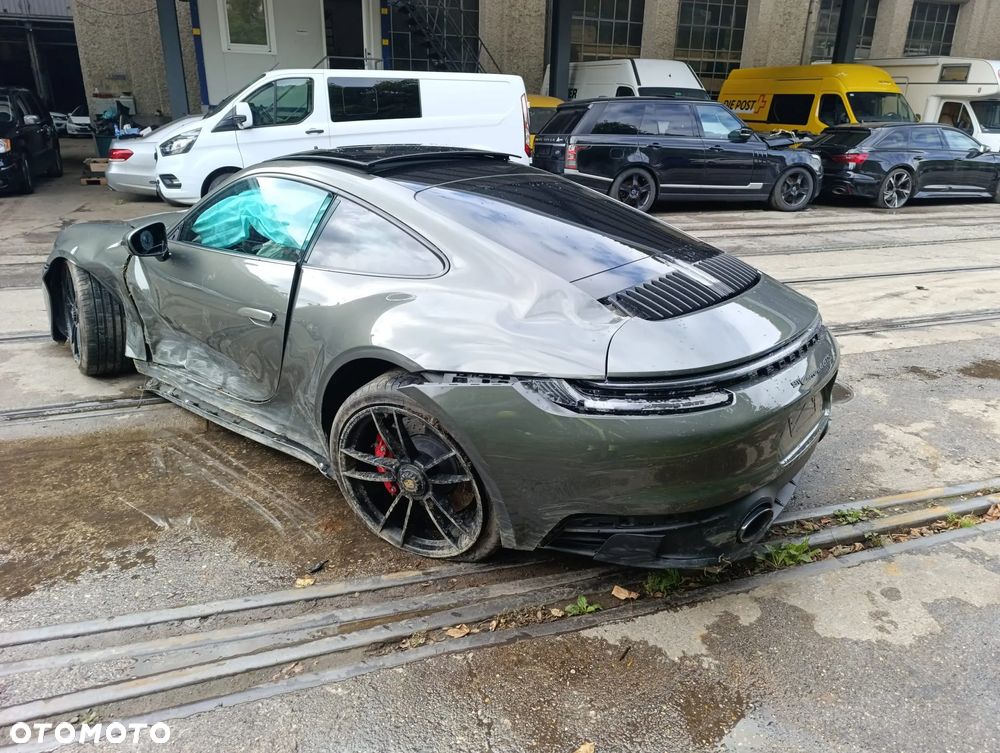 Porsche 911 Carrera 4 GTS PDK - 2