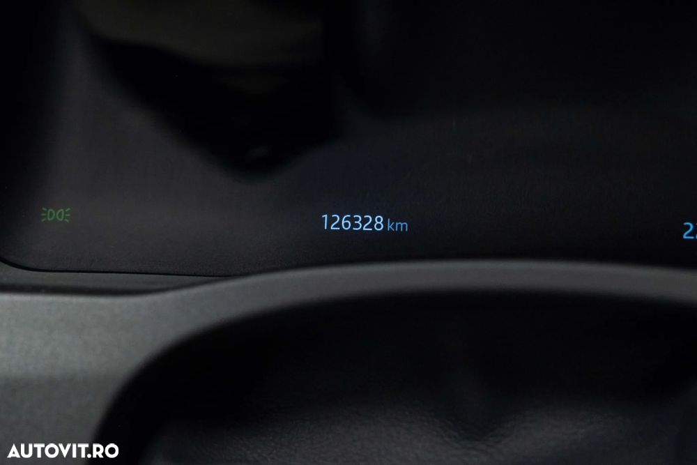 Jaguar XE 2.0 AWD Portfolio - 16
