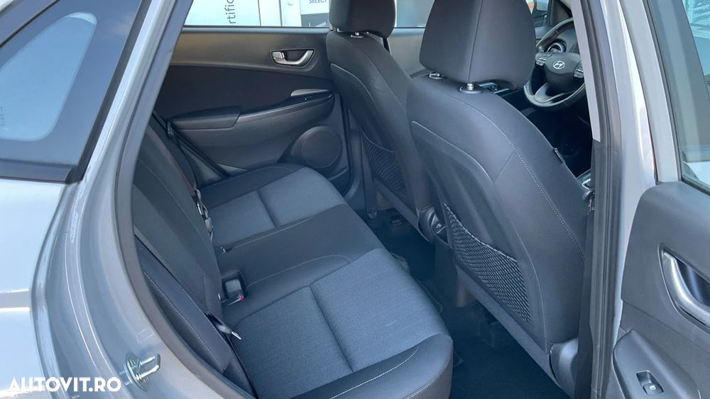 Hyundai KONA - 7