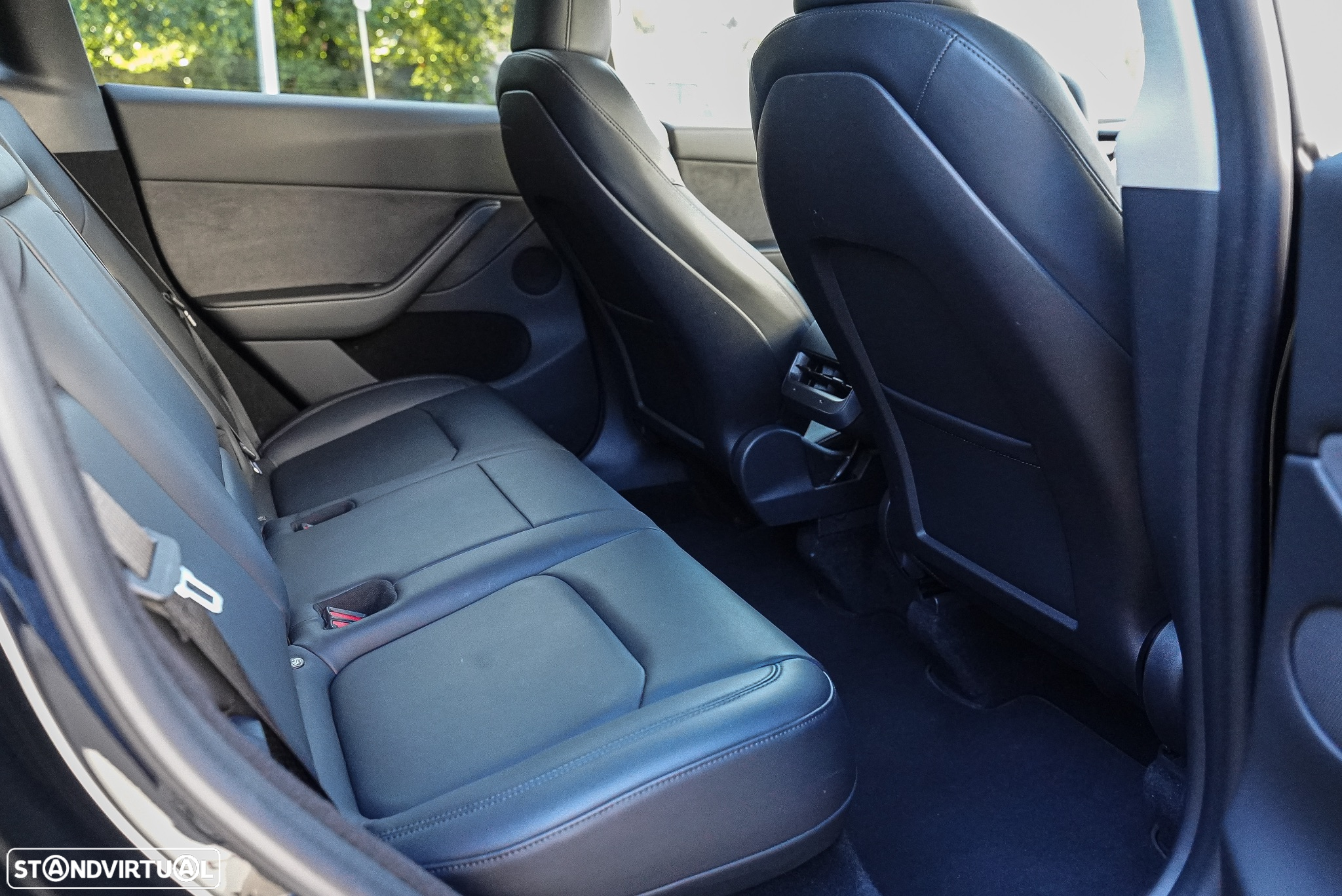 Tesla Model Y Performance Dual Motor AWD - 17