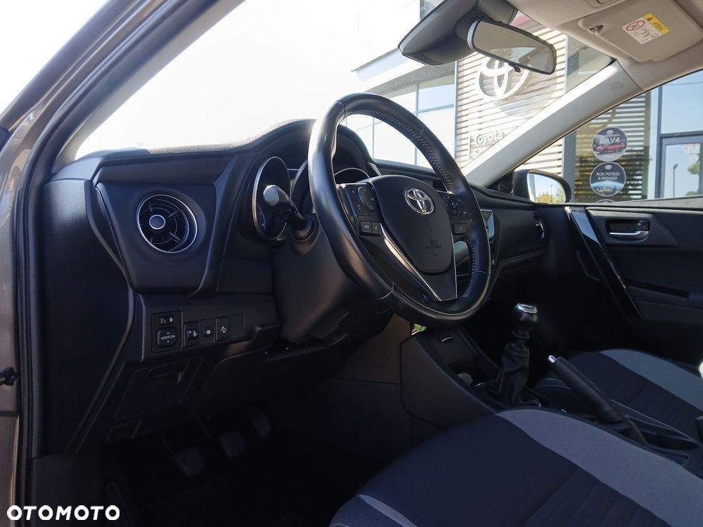 Toyota Auris - 19