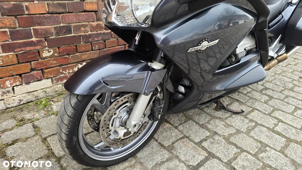 Honda ST - 12