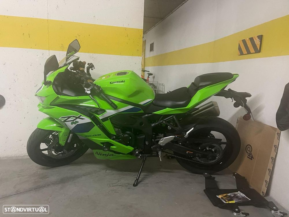Kawasaki ZX 4RR - 3