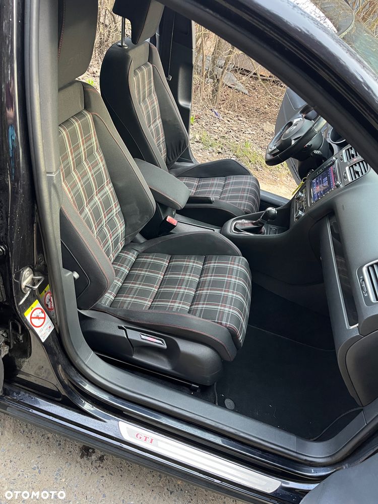 Volkswagen Golf - 22