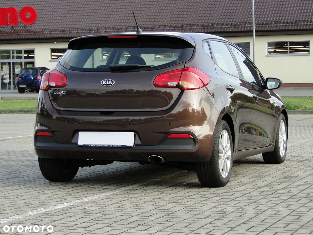 Kia Ceed - 11