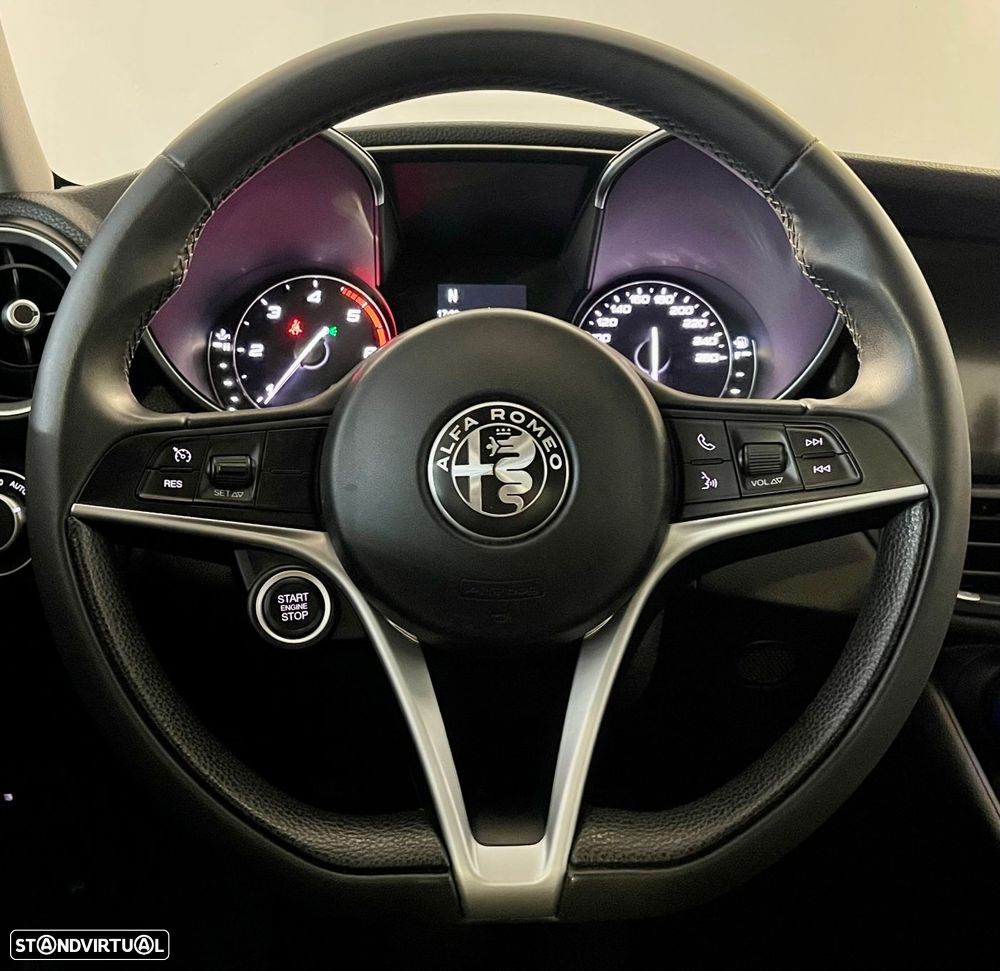 Alfa Romeo Giulia 2.2 D - 17