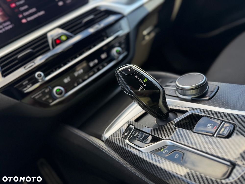 BMW Seria 5 520d xDrive - 27