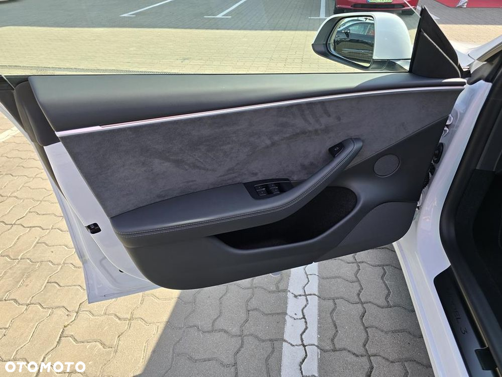 Tesla Model 3 Long Range AWD - 11