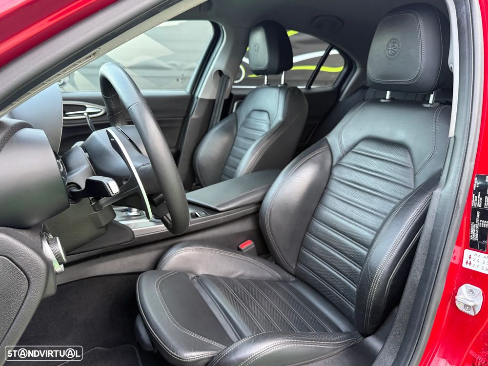 Alfa Romeo Giulia 2.0 Turbo 16V AT8-Q4 Veloce - 22
