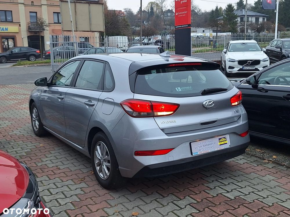 Hyundai i30 1.5 DPI Classic + - 18
