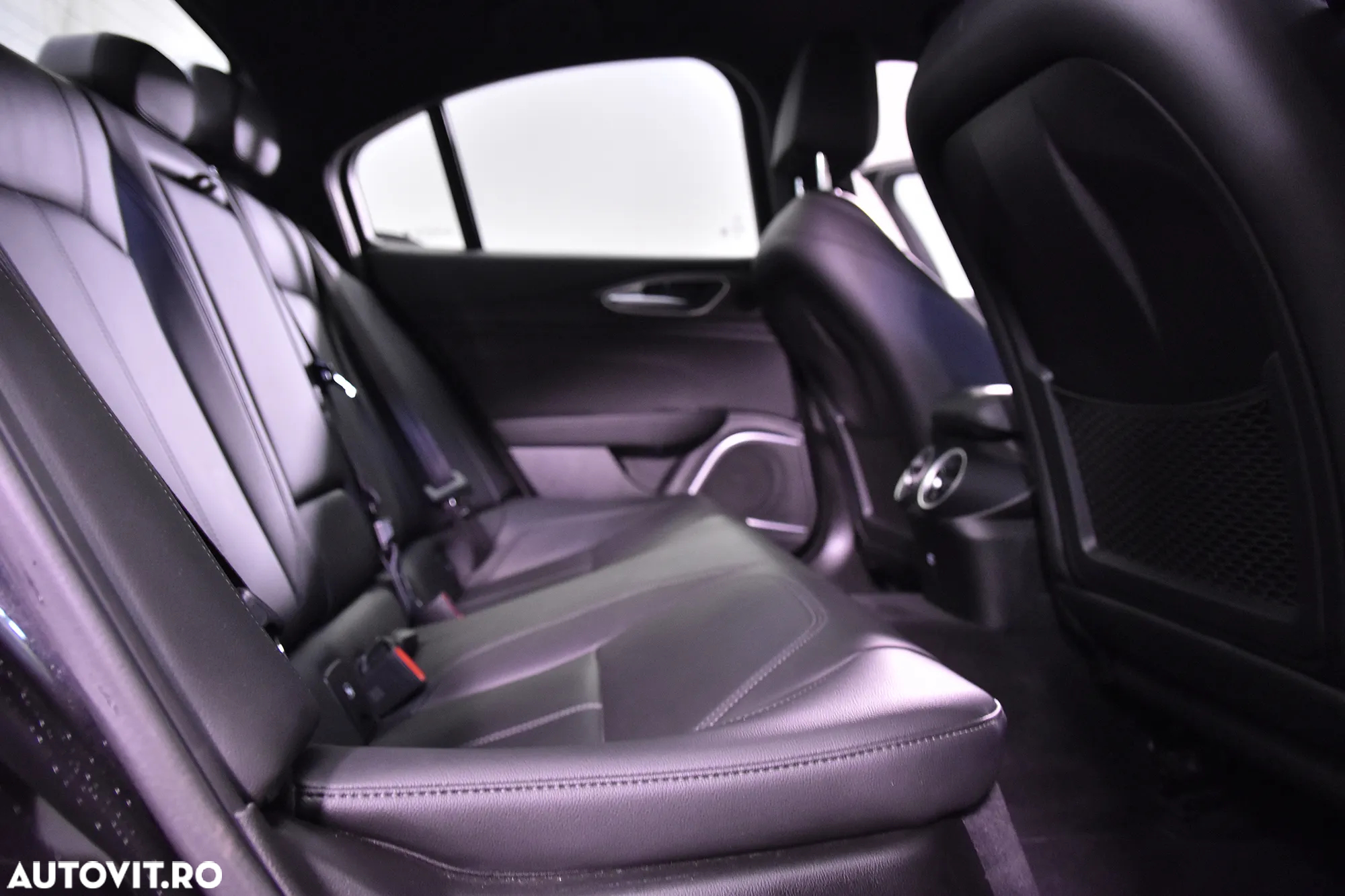 Alfa Romeo Giulia 2.0 Turbo 16V AT8-Q4 Ti - 12