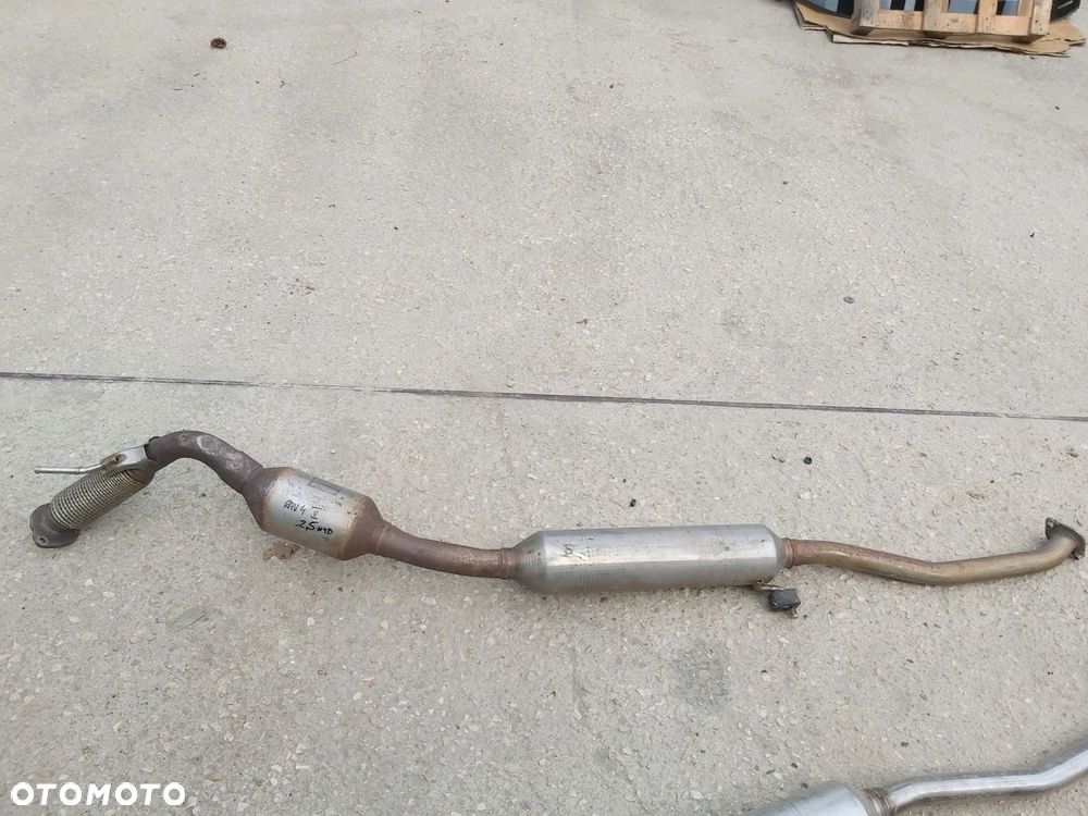 Toyota RAV4 V 2,5 katalizator tłumik środkowy - 1