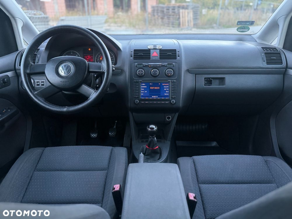 Volkswagen Touran 2.0 TDI DPF Highline - 27