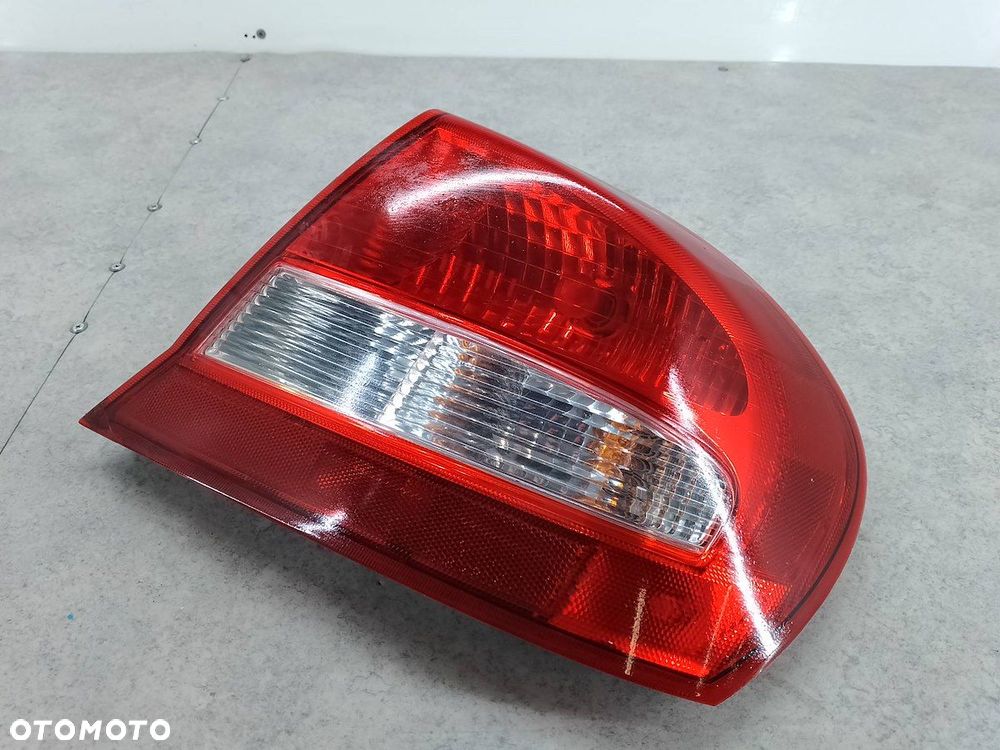 LAMPA TYLNA PRAWA CHRYSLER SEBRING II 2XL939450 NFL COUPE - 3