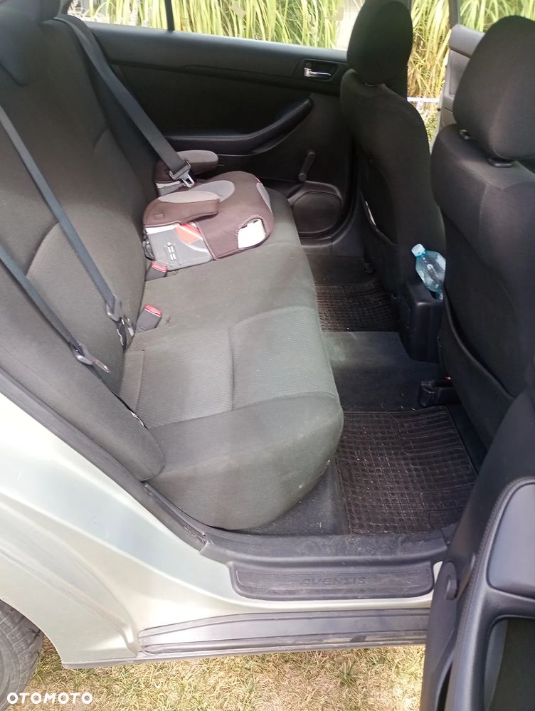 Toyota Avensis 1.6 VVT-i Terra - 15
