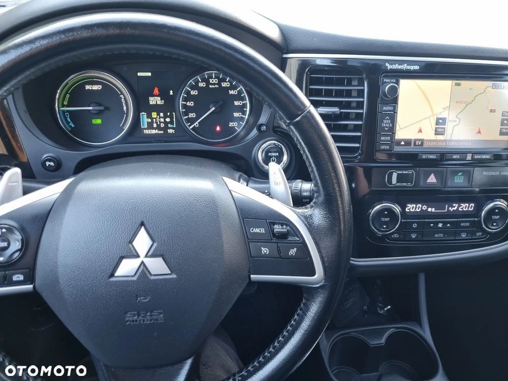 Mitsubishi Outlander 2.0 4WD Top - 17