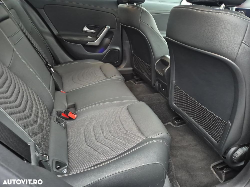 Mercedes-Benz CLA 180 7G-DCT - 19