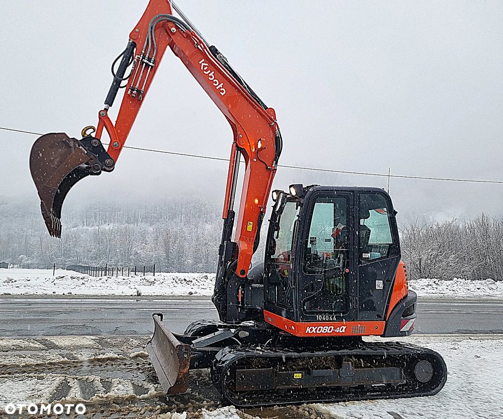 Kubota KX080-4 Koparka Gąsienicowa 8,5 tony długie ramię PLUS. Maszyna jak Nowa z Salonu. Dekra 2026r Dokumenty serwisowe książka! Import Norwegia! Klima. Pompa Tankowania. Ani deka luzów i wycieków! Silnik 4 cyl. 75 km.  Niski Oryginalny Przebieg 3960 mtg. Dodatkowe linie Hydra. Radio Bluetooth! - 3