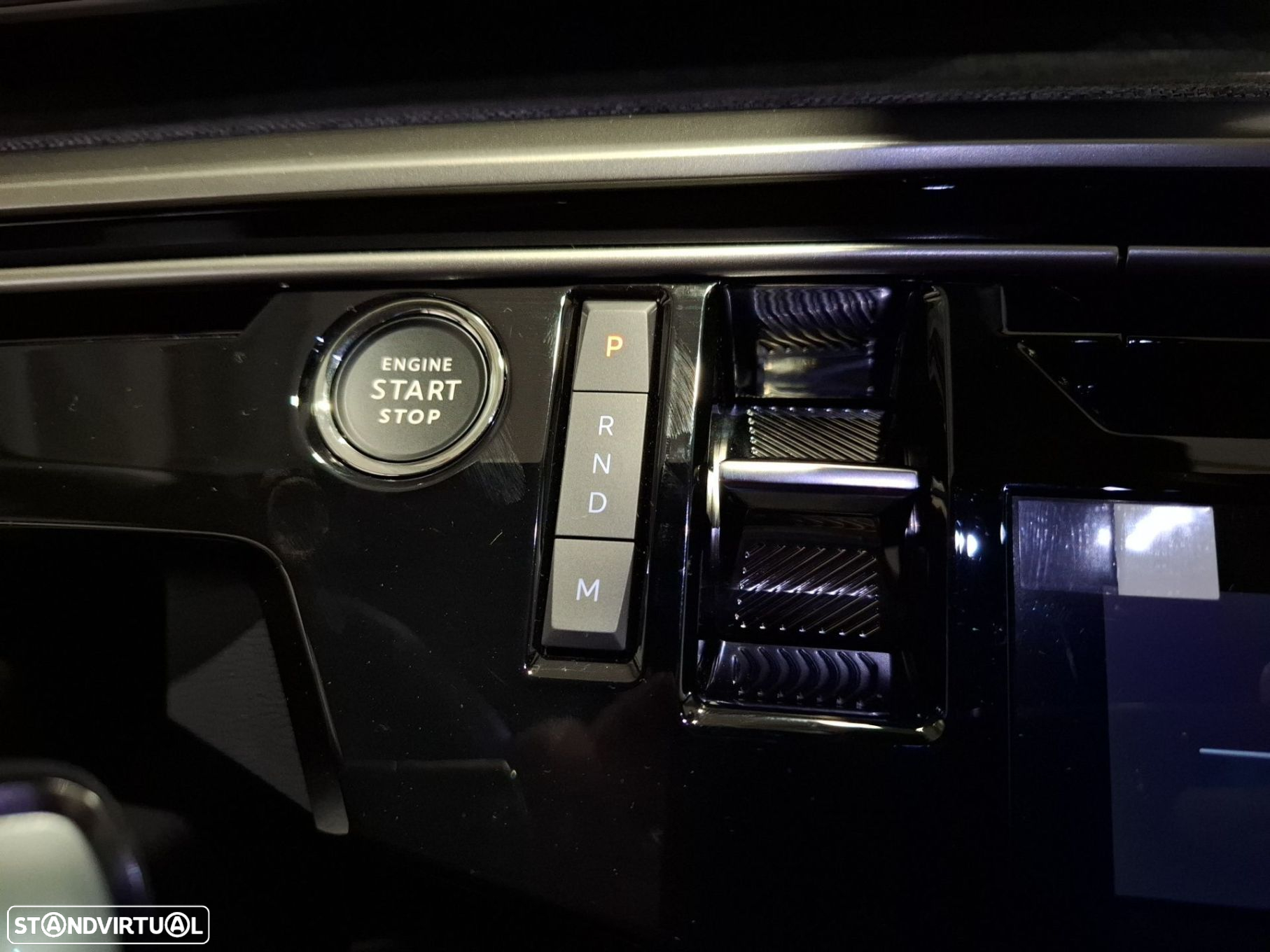 Peugeot 3008 1.2 Hybrid Allure e-DCS6 - 19