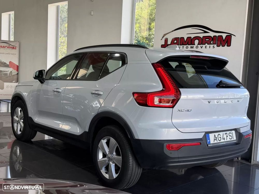 Volvo XC 40 1.5 T2 Momentum Core — photo 4