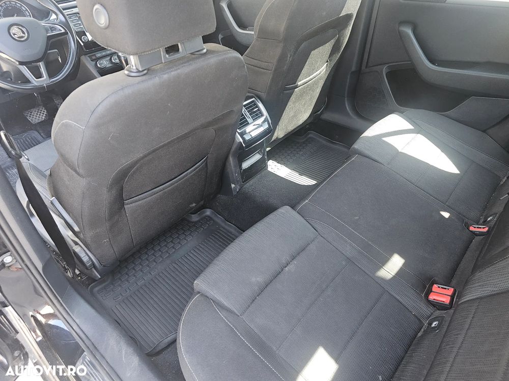 Skoda Superb 2.0 TDI DSG Ambition - 14