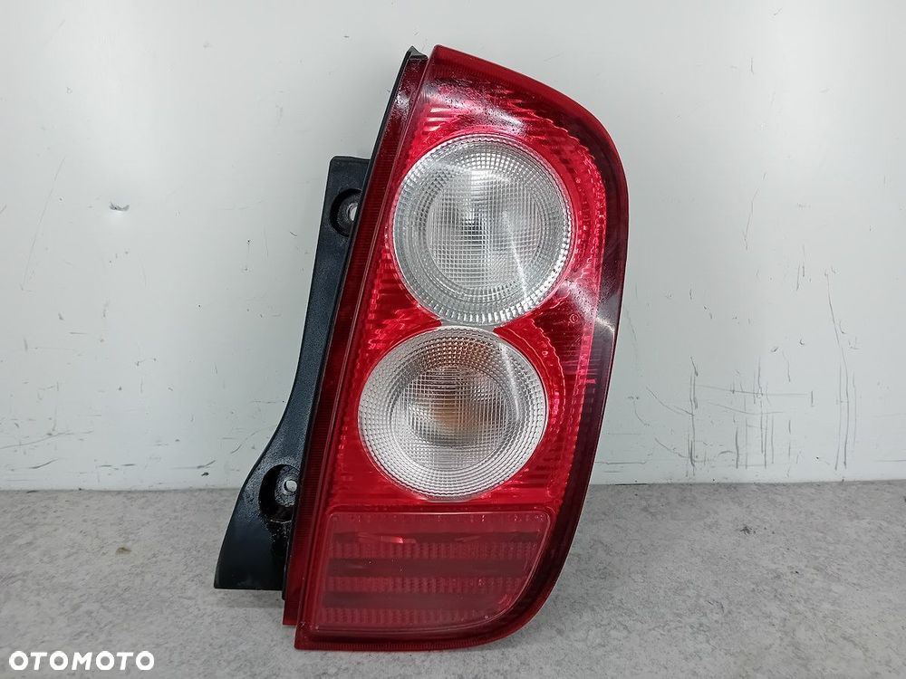 LAMPA TYLNA PRAWA NISSAN MICRA III K12 HATCHBACK 5D - 1
