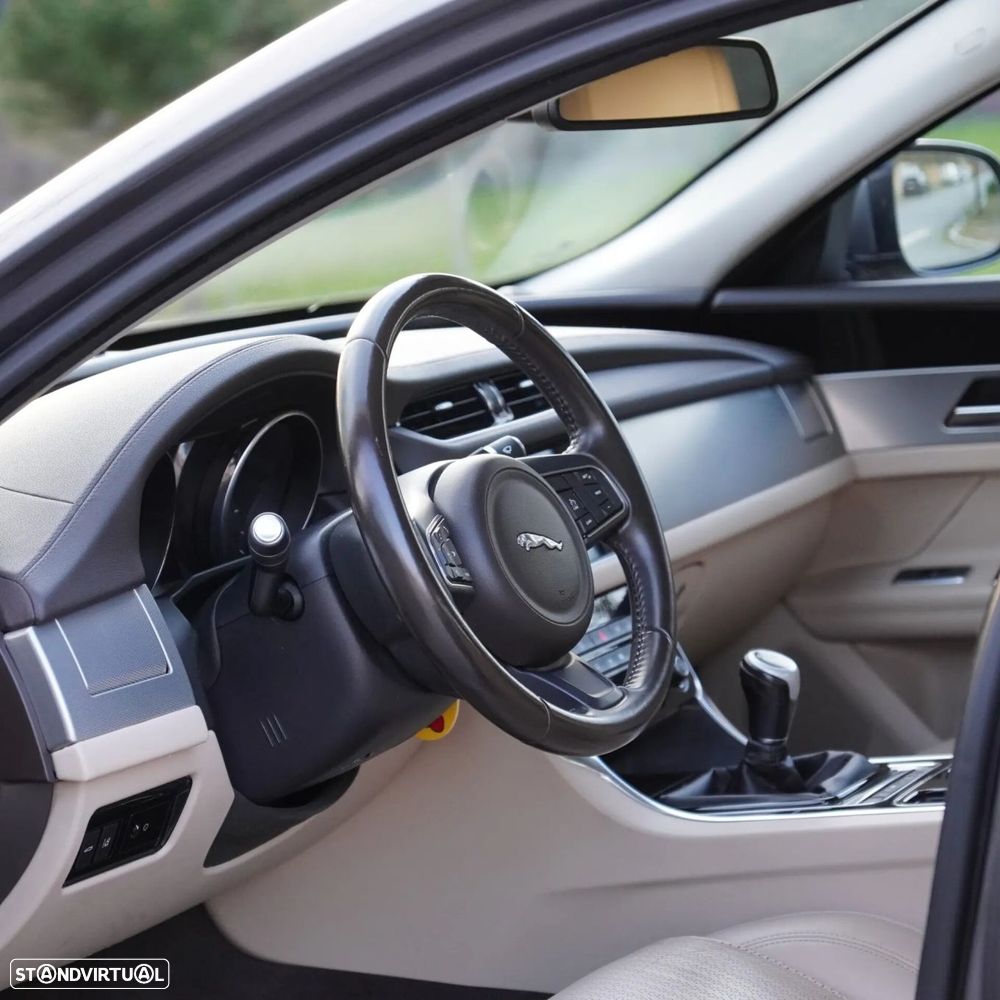 Jaguar XF - 18