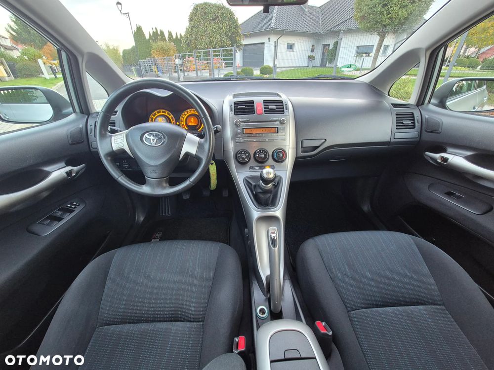 Toyota Auris 1.6 VVT-i Executive - 8