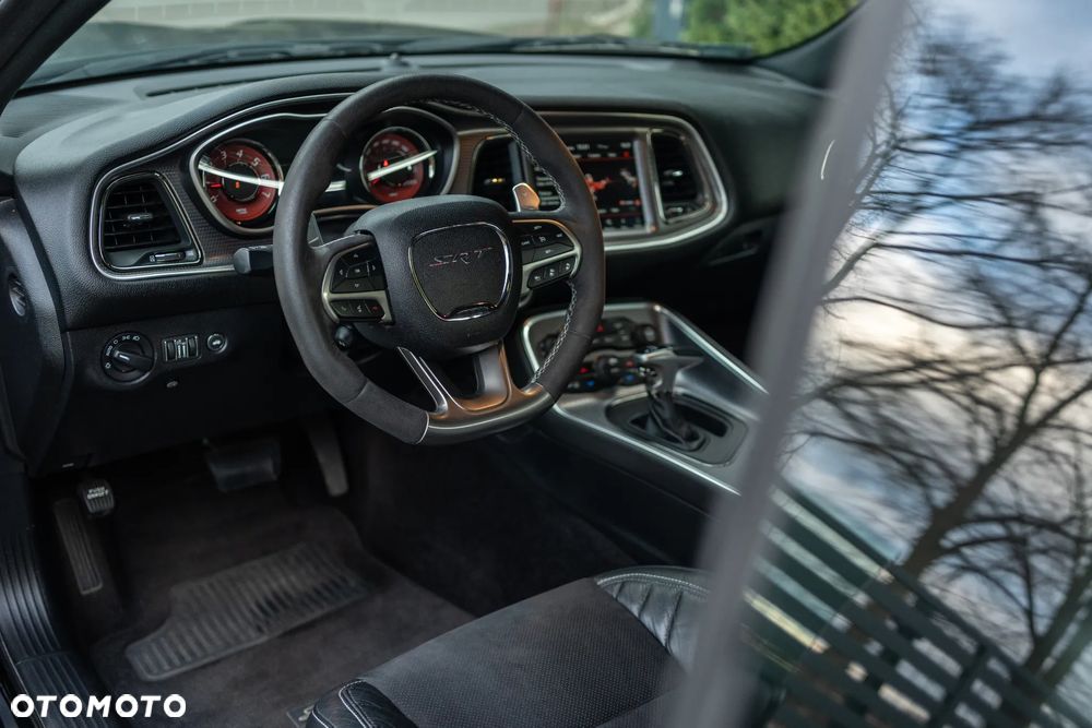 Dodge Challenger 6.2 Hellcat - 10
