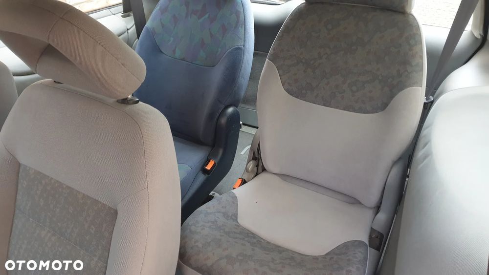 Ford Galaxy 2.0 GLX - 22