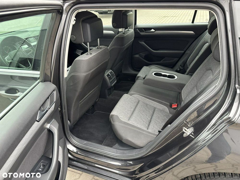 Volkswagen Passat - 12