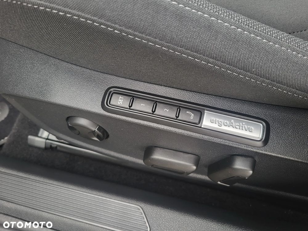 Volkswagen Golf - 25