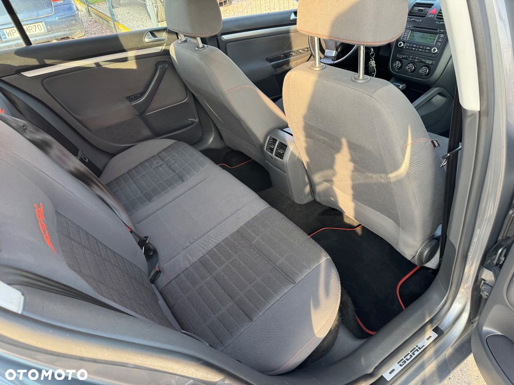 Volkswagen Golf - 18
