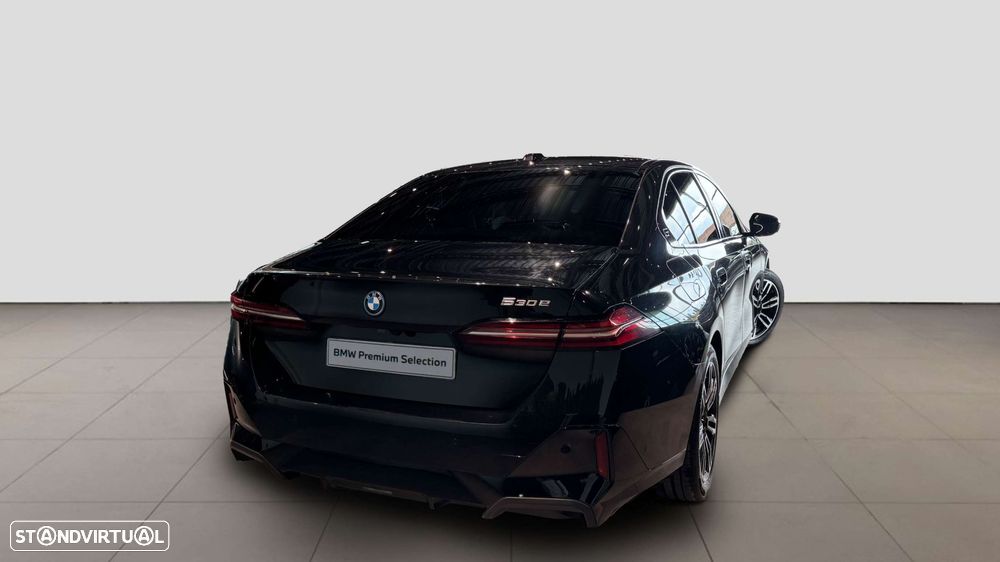 BMW 530 e Pack Desportivo M - 18