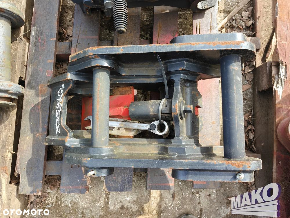 NOWE Szybkozłącze mechaniczne Caterpillar do koparko-ładowarki - 3