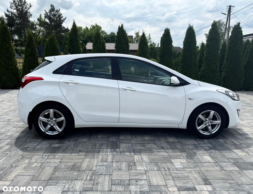 Hyundai i30 1.6 D Classic + - 8