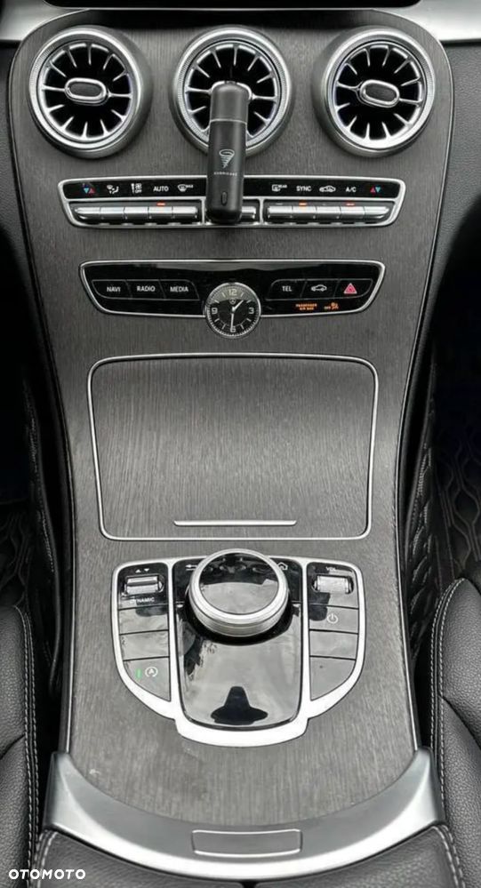 Mercedes-Benz Klasa C 200 4Matic 9G-TRONIC AMG Line - 16