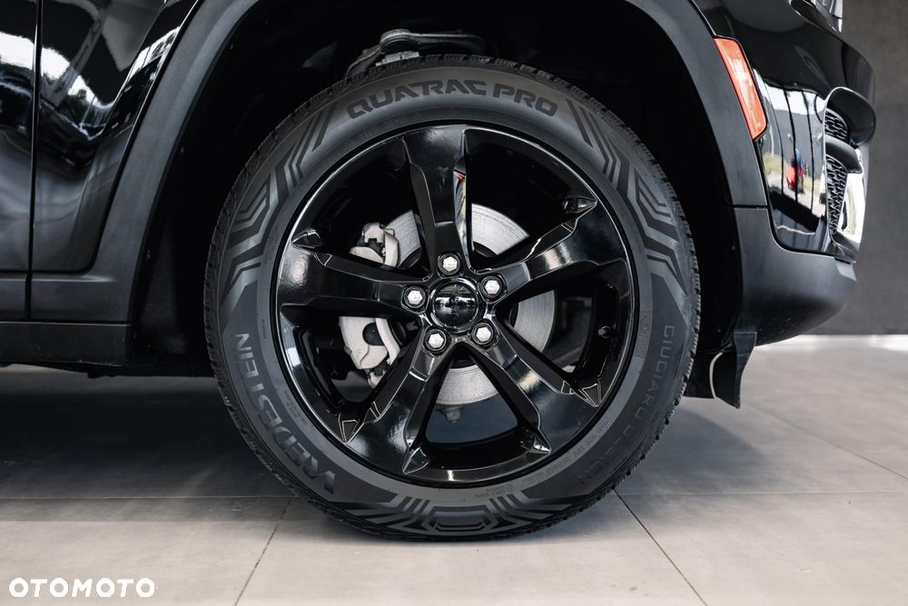 Jeep Grand Cherokee - 38