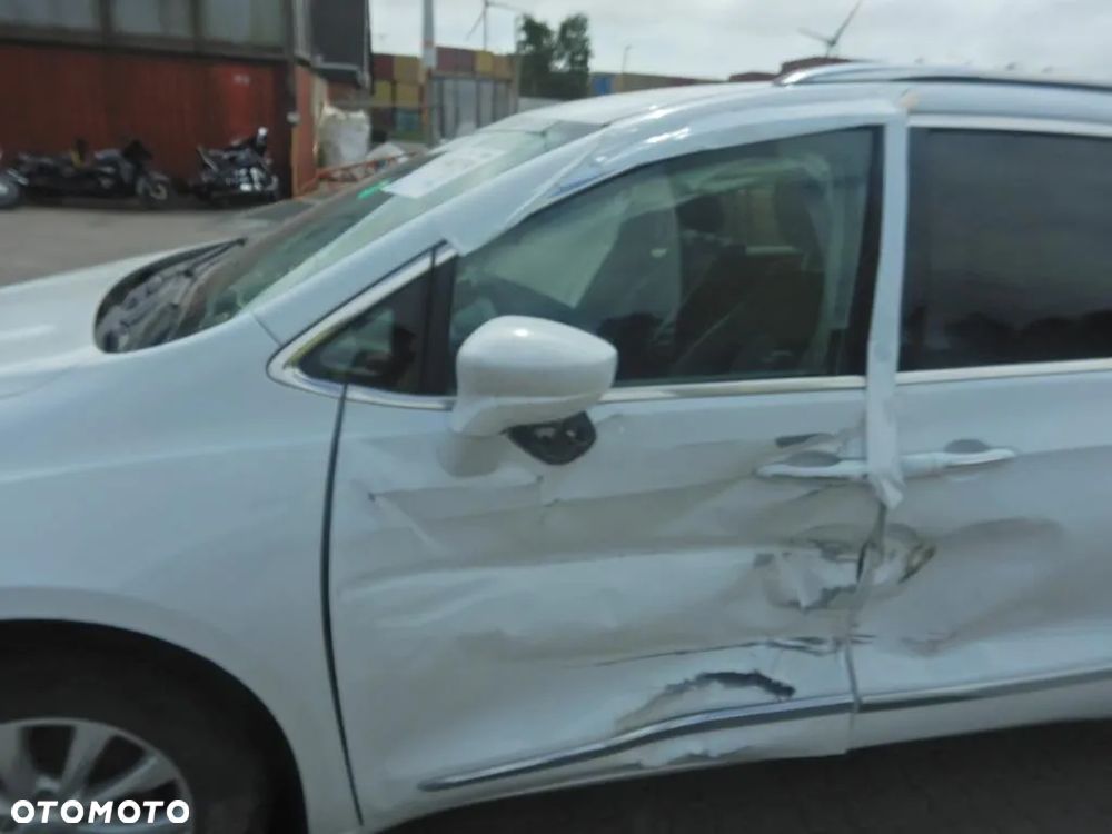 Chrysler Pacifica - 25