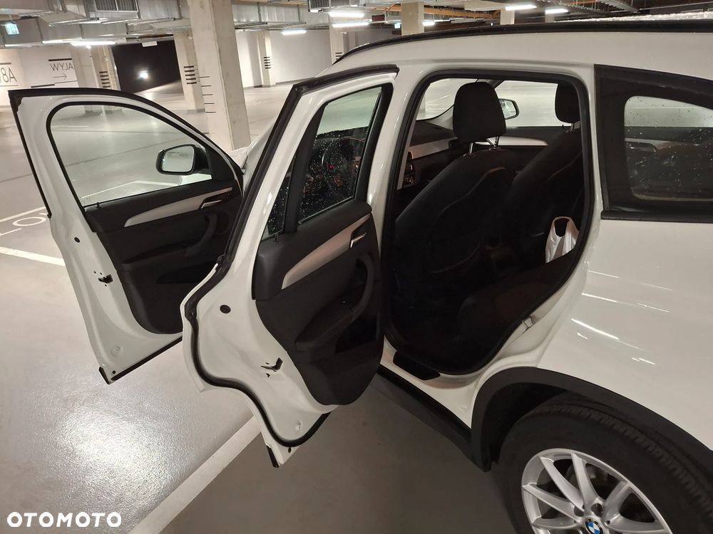 BMW X1 sDrive18i xLine - 9