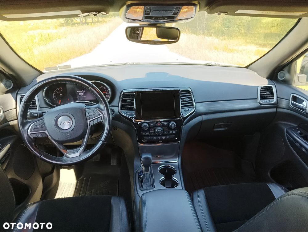 Jeep Grand Cherokee - 23