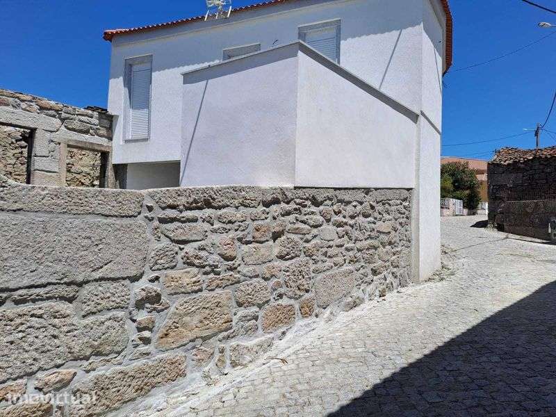 Moradia T3 com 3 suites + pátio e quintal, luz e água incluídos - Grande imagem: 2/6