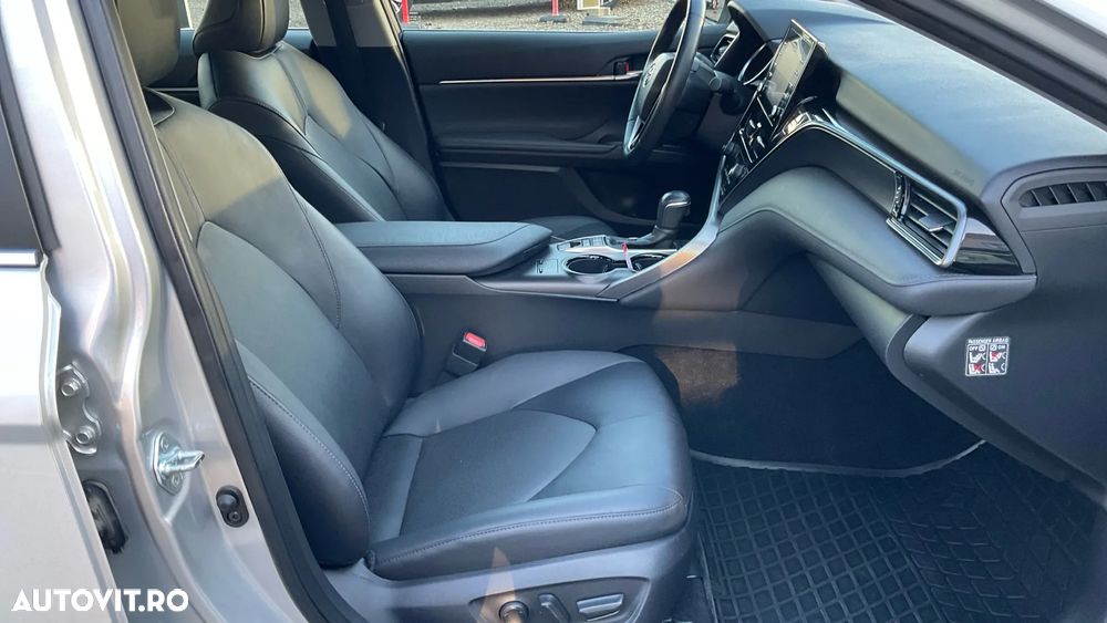 Toyota Camry 2.5 Hybrid Business - 11