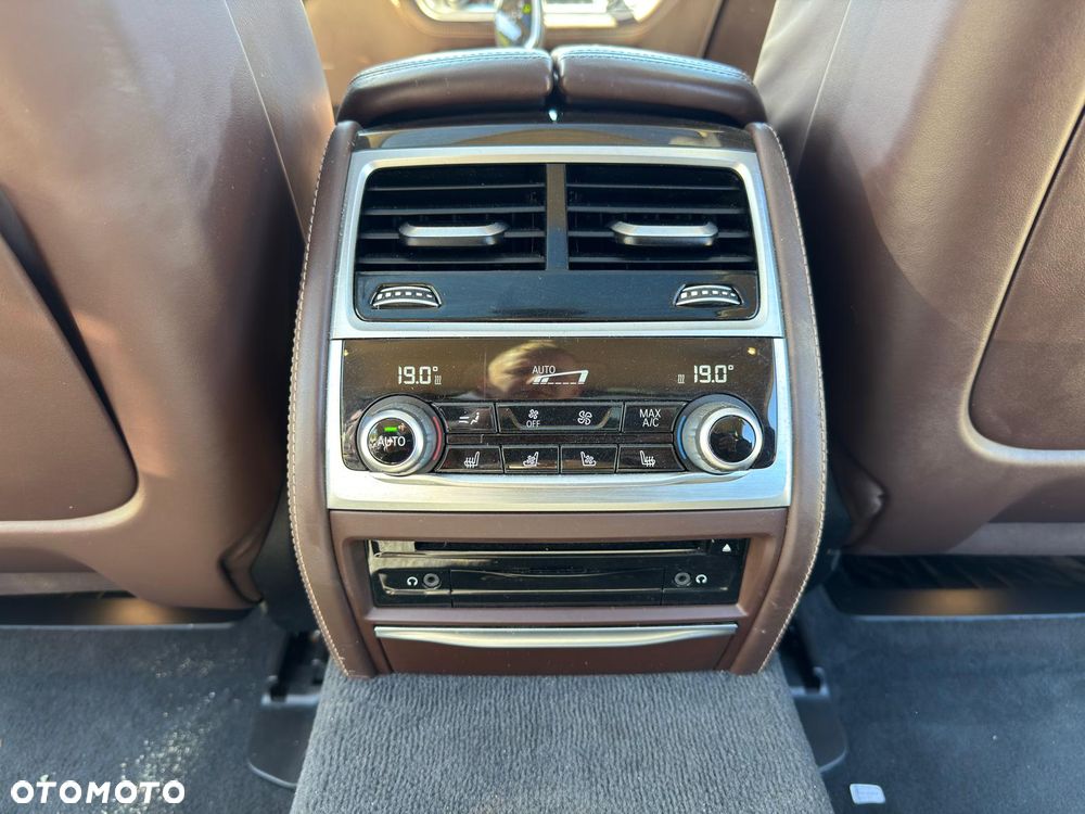 BMW Seria 7 750i xDrive Edition Exclusive - 38