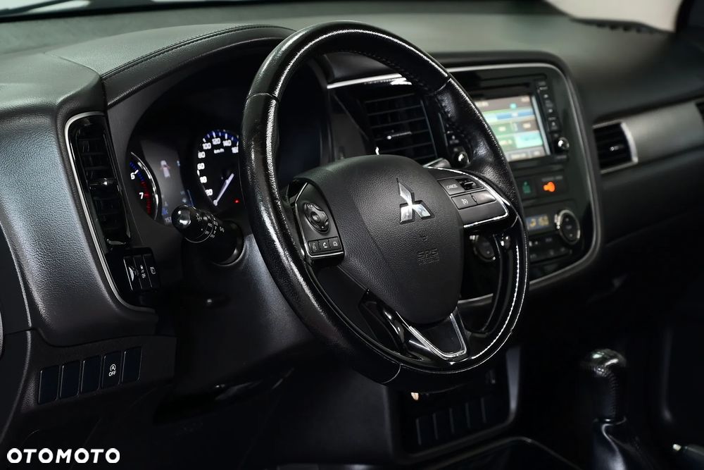 Mitsubishi Outlander 2.0 2WD Diamant - 24