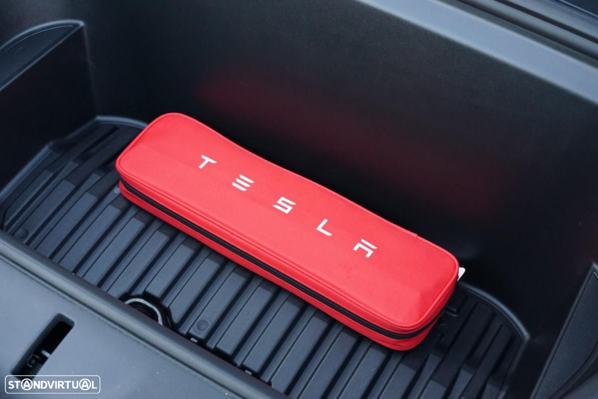 Tesla Model Y - 24