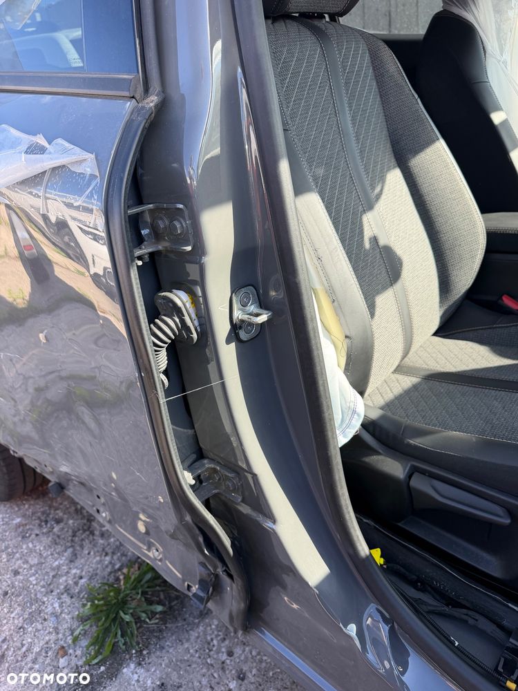 Peugeot 2008 1.2 PureTech Allure S&S EAT8 - 6