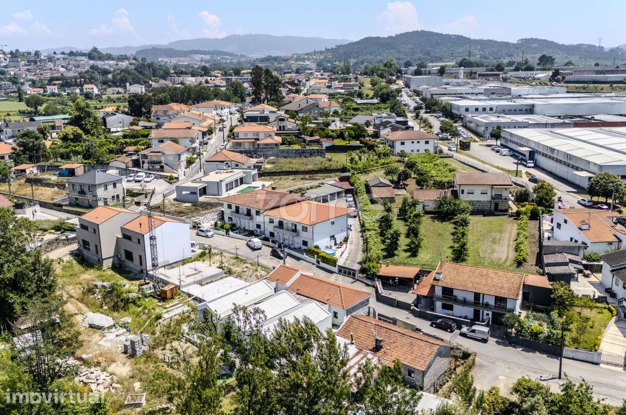 Apartamento T2 com Garagem Fechada em Ponte, Guimarães. - Grande imagem: 2/40